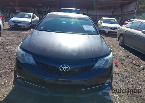 2012 Toyota Camry Base z USA, uszkodzony, nr VIN 4T1BF1FK0CU081077